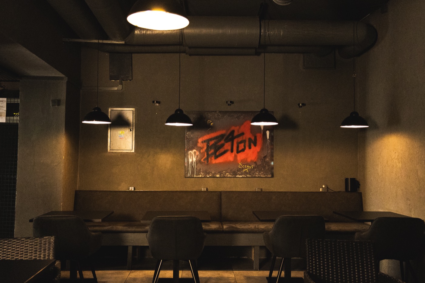 Koktejly v beton lounge & bar
