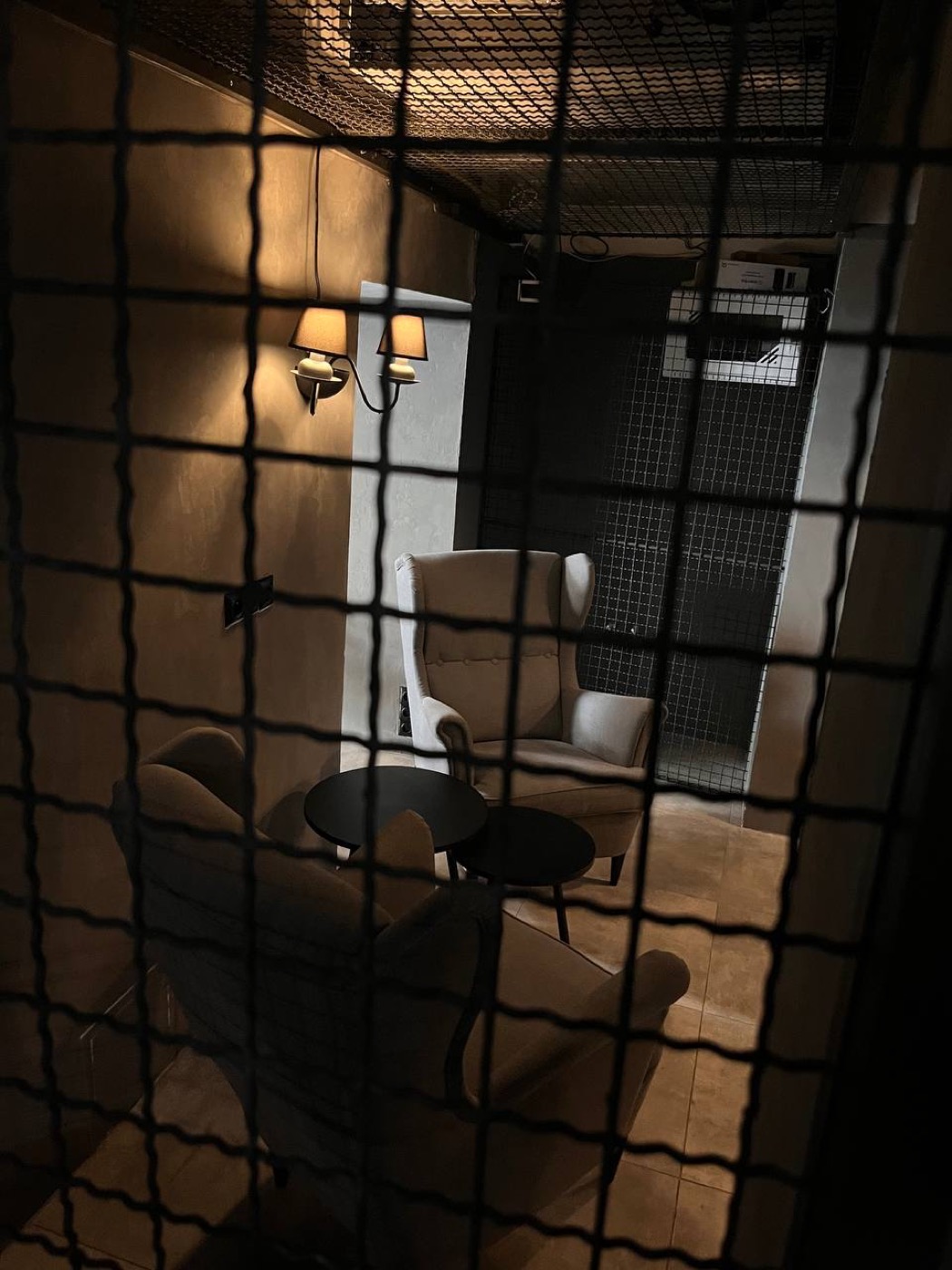 Beton lounge & bar — interiér