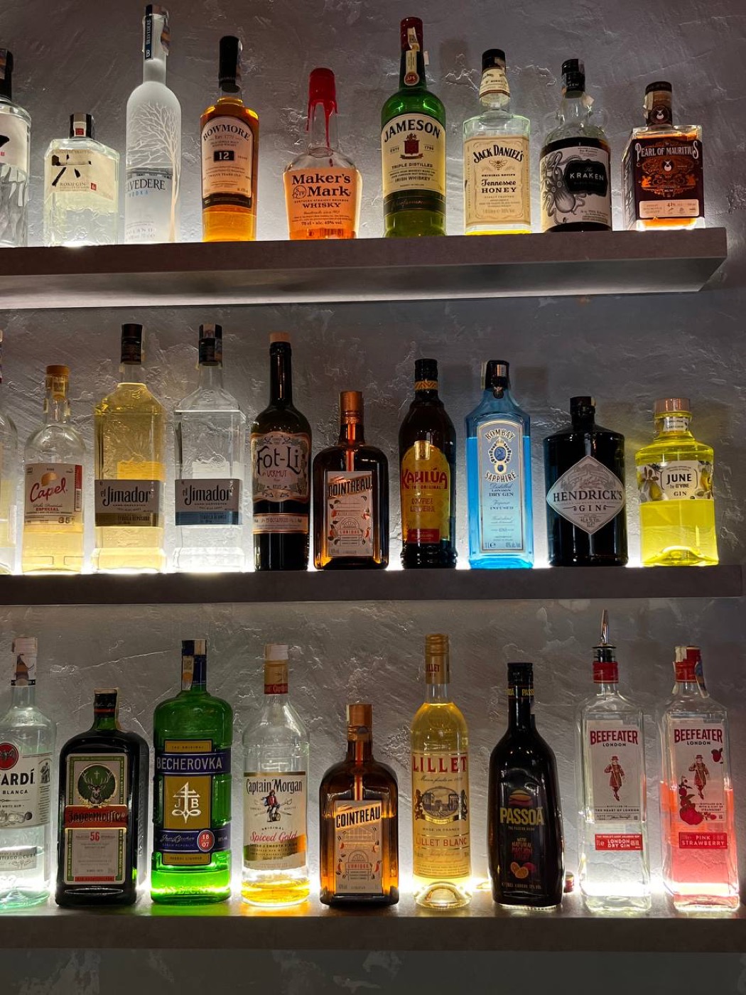 Beton lounge & bar — noční atmosféra